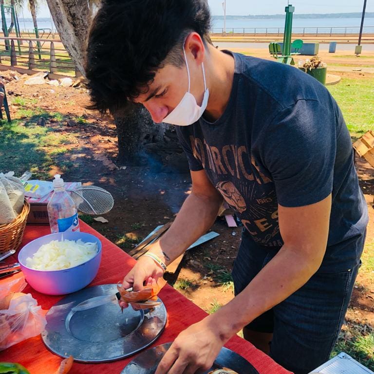 maritoxalcaraz's tweet photo. Comenzando los preparativos para el almuerzo compartido con nuestros vecinos.

#GobiernoDeMisiones 
#FrenteRenovadorDeLaConcordia 
#EsfuerzoCompartido 
#Posceres
#SuperElArco
#TheNewImagen https://t.co/jltBsKnMTn