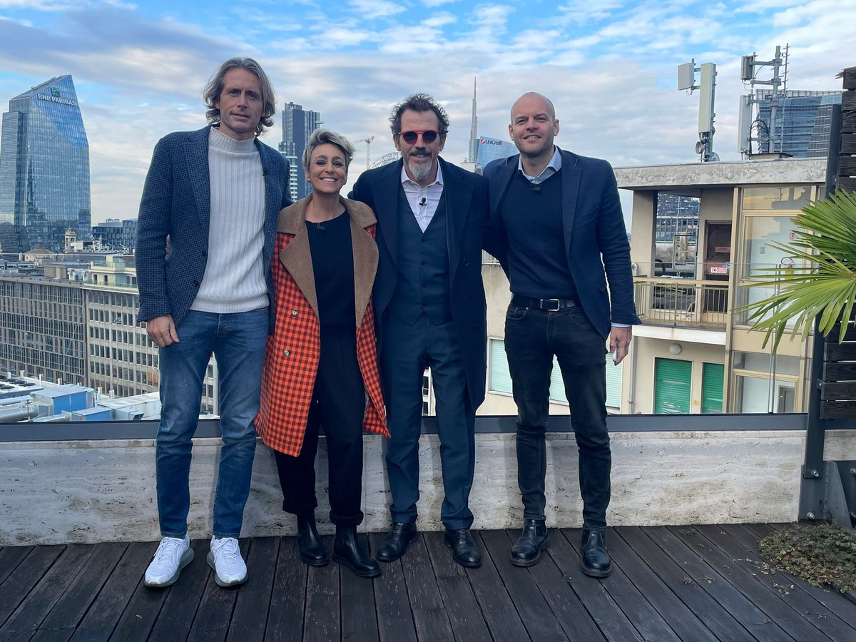 Prima di #AtleticoMilan su <a href="/PrimeVideoIT/">Prime Video Italia</a> c’è #oltreititoli con <a href="/laballara/">Valentina Ballarini</a> <a href="/FBiasin/">Fabrizio Biasin</a> Germano Lanzoni e... me. Il warm-up migliore in attesa di scendere in campo