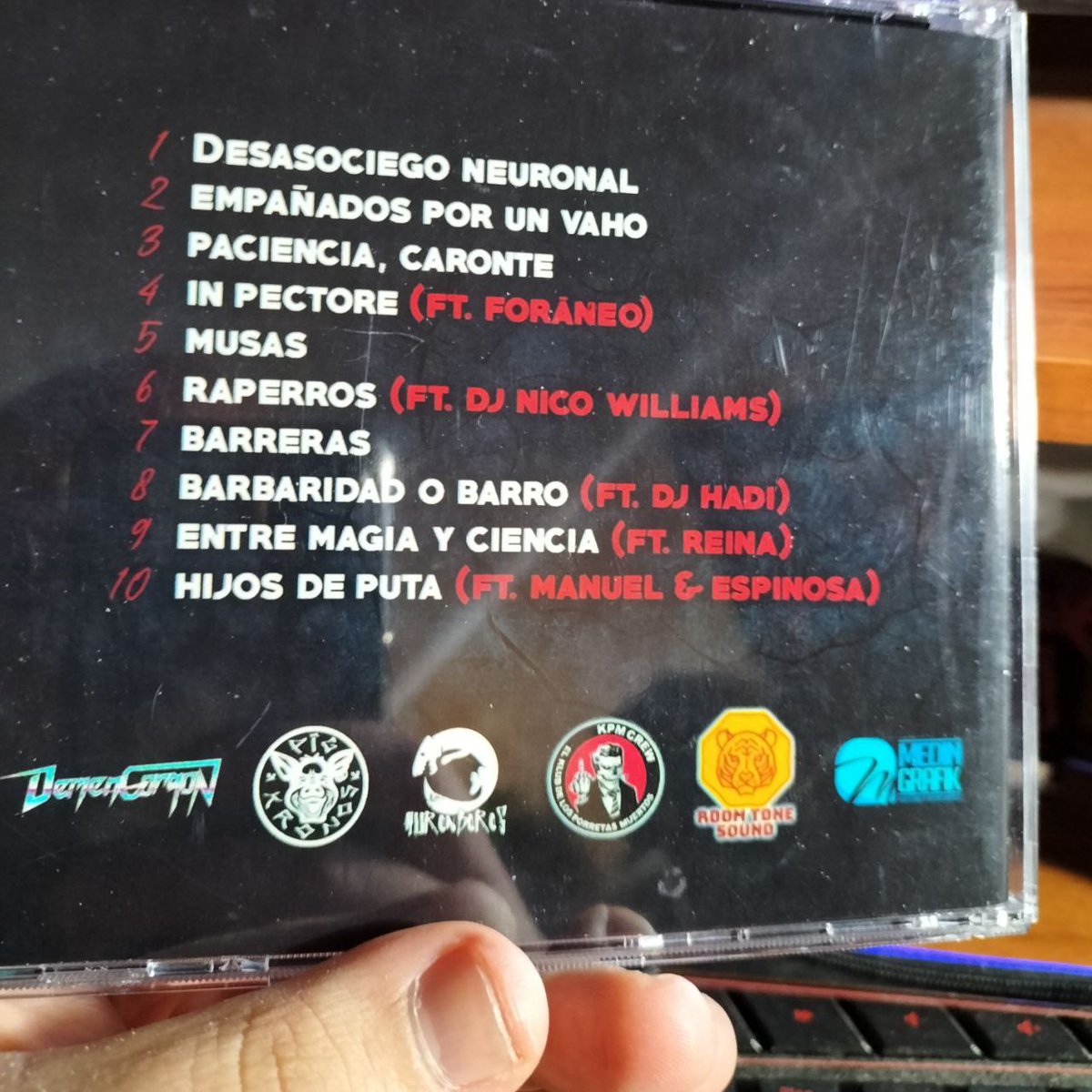 Hace casi un año ya (el 30 de Noviembre) que se lanzó este discazo de mis compás <a href="/ErDdKillahC/">KC Vinsmoke Dd</a> y <a href="/Markus_Quest/">Markus-Q</a>. Me siento muy orgulloso de haber participado con la base de dos tracks y el #mastering del trabajo completo.
<a href="/KPMcrew/">El Klub de los Porretas Muertos Crew</a> no ha parado y no parará, ¡pronto nuevas noticias!