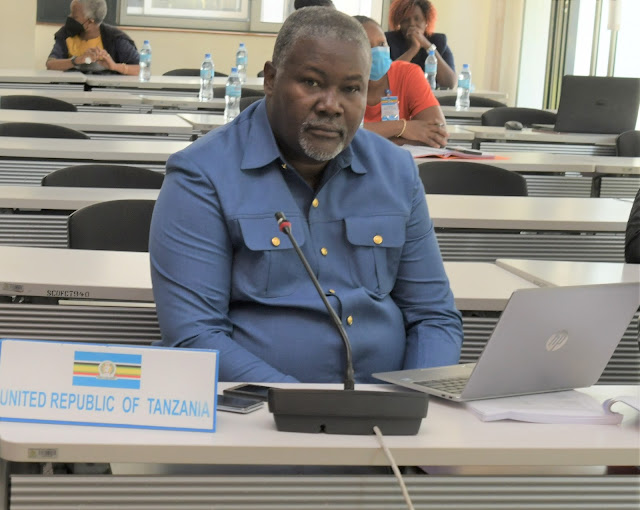 mfa_tanzania's tweet photo. Kikao cha 41 cha Mawaziri wa EAC ngazi ya maafisa waaandamizi kinaendelea jijini Arusha. Pamoja na mambo mengine, Mawaziri watapitia taarifa ya mchakato wa mabadiliko ya sheria ili kuruhusu Kiswahili na Kifaransa kuwa lugha rasmi za EAC. https://t.co/LuCuRe6KzW https://t.co/jg2fzj8zjK