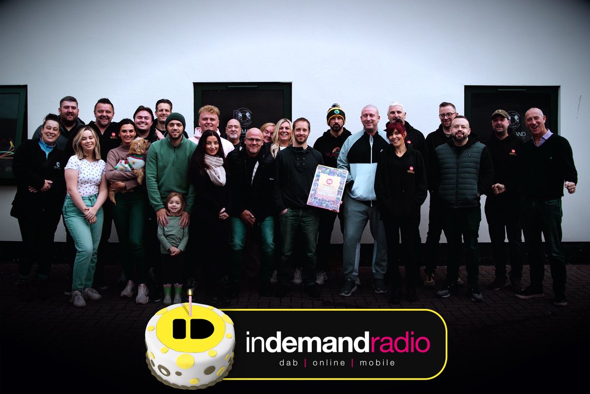 InDemandDecades's tweet photo. The Team ❤️ #yearonecomplete https://t.co/hibjdsJMPC