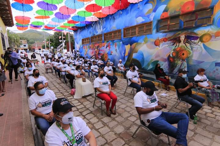 AMHON1's tweet photo. En honor a la memoria de quien fue alcalde de Cantarranas, Francisco Gaitán, la #AMHON #FONAC y miembros de la mancomunidad #MANOFM, socializan en este municipio pronunciamiento a la No Violencia en el Marco de las Elecciones Generales 2021, campaña denominada “Yo Voto en Paz". https://t.co/qj9MhxGN4d