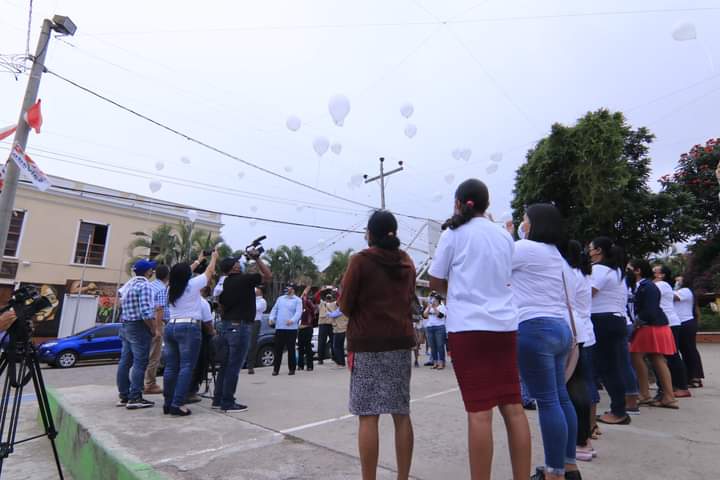 AMHON1's tweet photo. En honor a la memoria de quien fue alcalde de Cantarranas, Francisco Gaitán, la #AMHON #FONAC y miembros de la mancomunidad #MANOFM, socializan en este municipio pronunciamiento a la No Violencia en el Marco de las Elecciones Generales 2021, campaña denominada “Yo Voto en Paz". https://t.co/qj9MhxGN4d