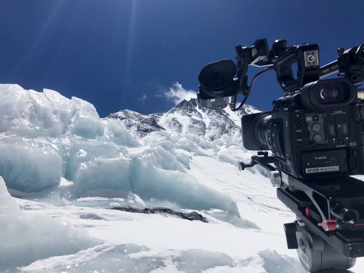 CanonEMEApro's tweet photo. One of the more extreme shoots you'll read about this week – find out how #filmmaker Sam Tongue used the #EOSC200 to capture a rugby game on Everest ❄🏔 https://t.co/rGG8k4eDHW https://t.co/yRj6NqZUDi