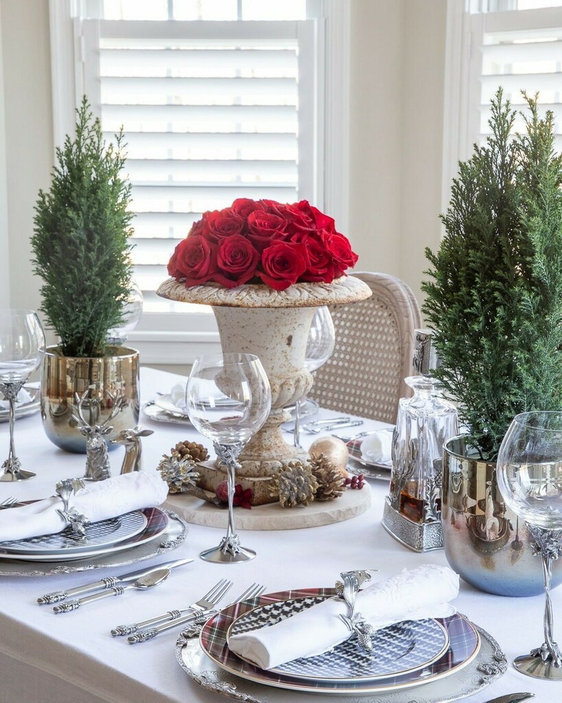 Designthusiasm's tweet photo. Did you know I never got a set of china when I got married?⁣
⁣
Yep. True story.  We never even had a registry.  I was thinking about this the other day and how ironic it is that I collect tableware. By now I have several sets of china, mostly inherit… https://t.co/VR71AsMSxd https://t.co/ysVvfNYqrA