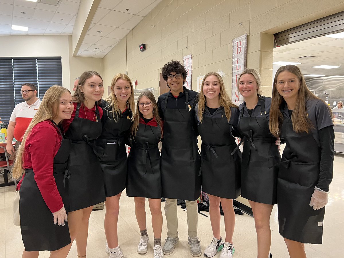 Fenwick_SC's tweet photo. The Seniors had a great time at the Senior November Celebration on Monday! Thanks to all of the student council underclassmen who served! Have a Happy Thanksgiving! https://t.co/qA8CihSH9H