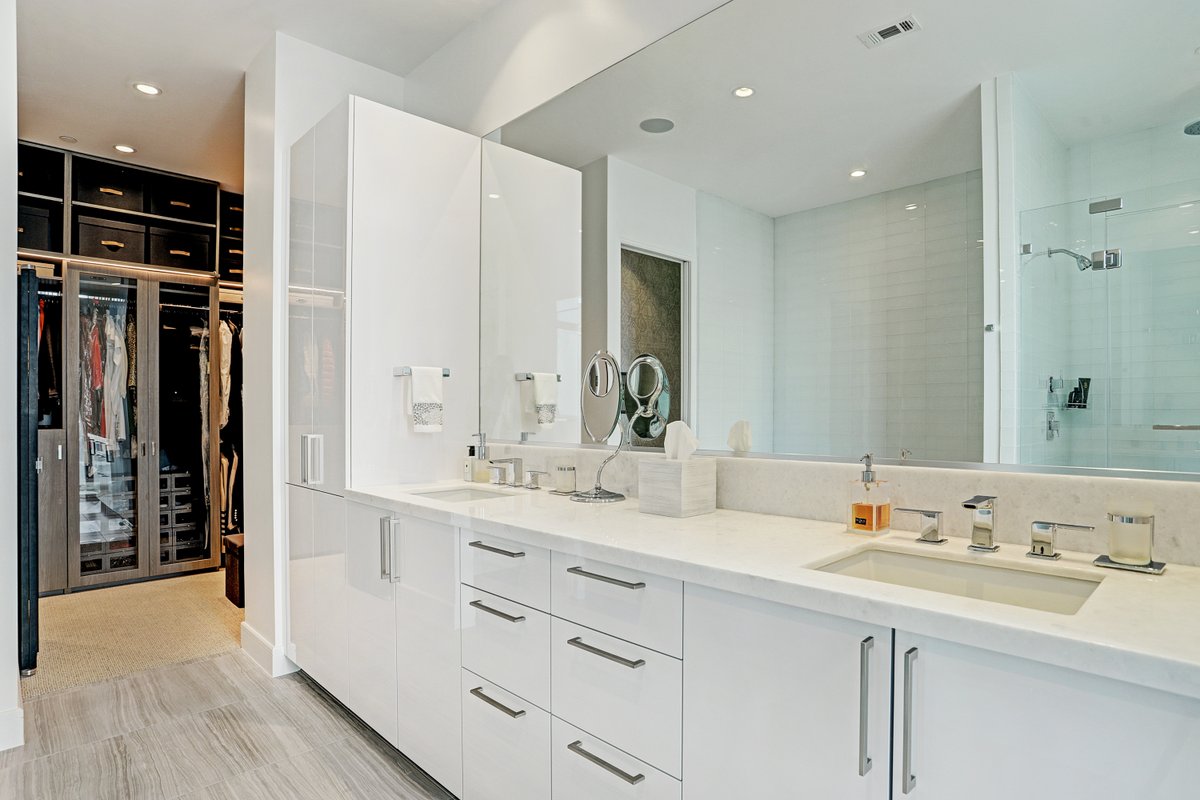Fresh bathroom designs with even better walk-in closets! 
#residential #residentialdesign #residntialinteriordesign #interiordesign #bathroom #bathroomdesign #residentialbathroom #closetdesign #design #walkincloset #architecture #residentialarchitecture #home #house #housedesign