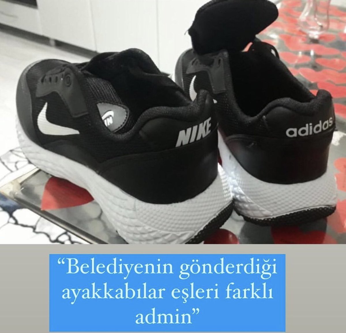 ErcelSerkan's tweet photo. Şimdi Bunu Devletin Belediyesi Yaparsa Nasıl olacak bu işler??? 
Neden ünlü Markaların Sahte ürünlerini Dağıtıyorsunuz?? @sivasbeltr @adidas @Nike https://t.co/sk0wRujNhi