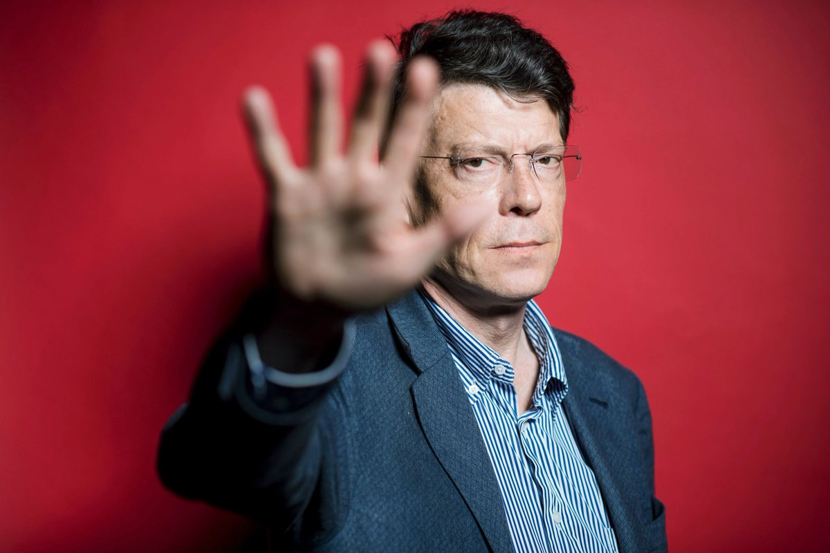 🚀 « Former une intelligence artificielle est ultra rapide, former une intelligence biologique est ultra lente » 

<a href="/dr_l_alexandre/">Docteur Laurent Alexandre</a> évoque l’évolution de l’#IA qui dépasse de plus en plus les compétences humaines 🧬

<a href="/ArnaultChatel/">Arnault Chatel</a> #MBADMB #TransfoNum