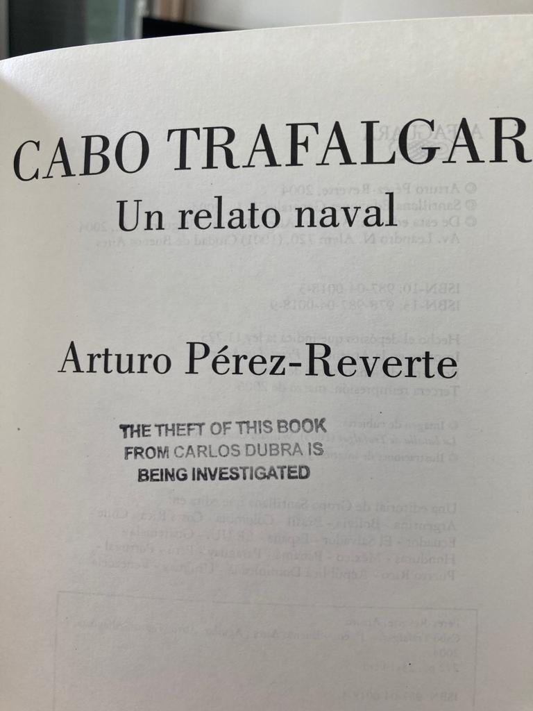 JuanDubra1's tweet image. Mi padre murió en abril. Gran fan de @perezreverte . Desde entonces leí 15 de sus libros. Ahora en Madrid, quisiera tener uno firmado. Ayuda con un RT.
My father, a huge fan of PR, passed away in april. Since then I've read 15 of his books. I'd like to have one signed. Please RT.