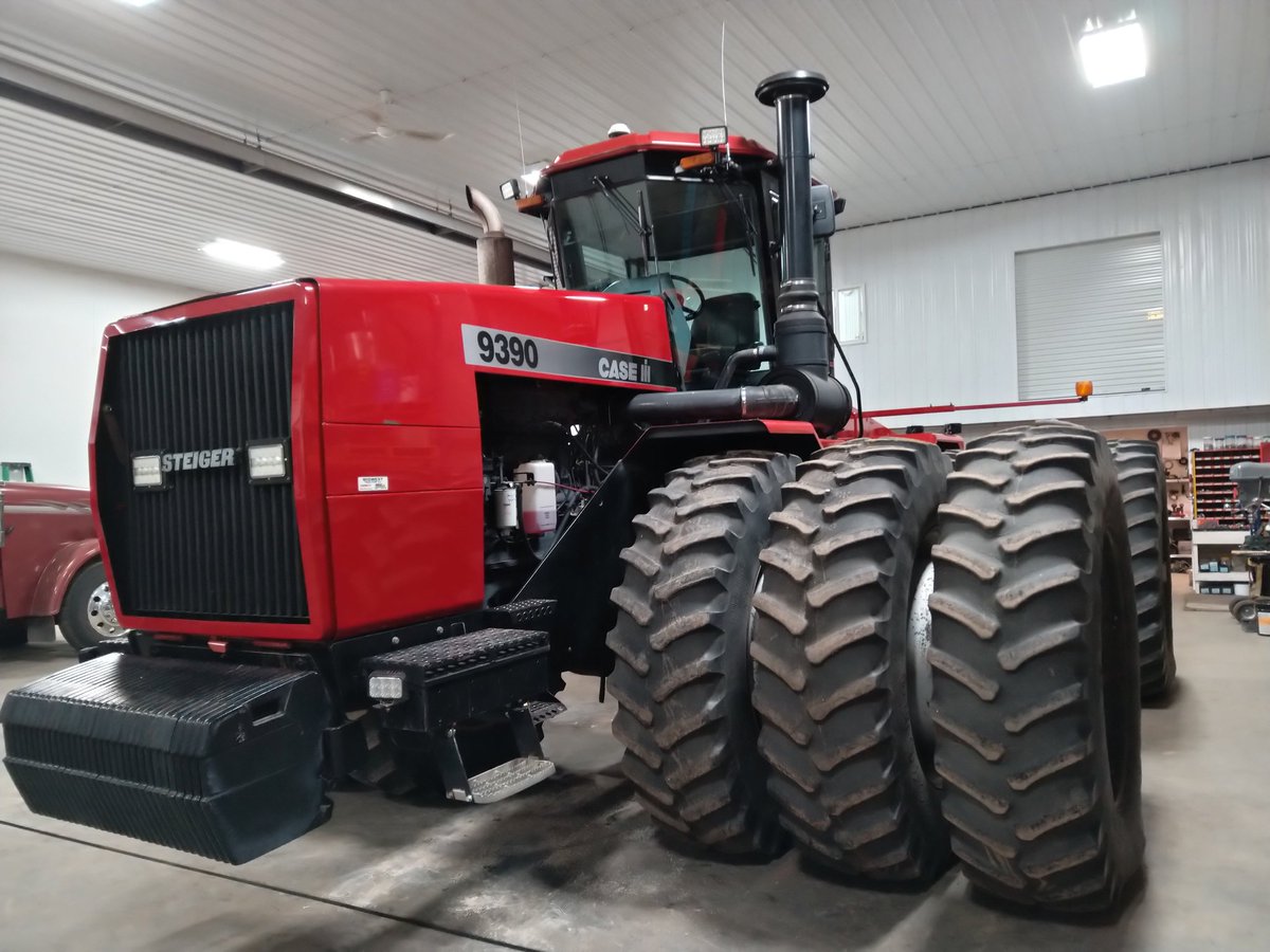 SolickSeeds's tweet photo. A couple pictures for you steiger lover's. Old girl cleaned up nice. https://t.co/RYNnitwRcY