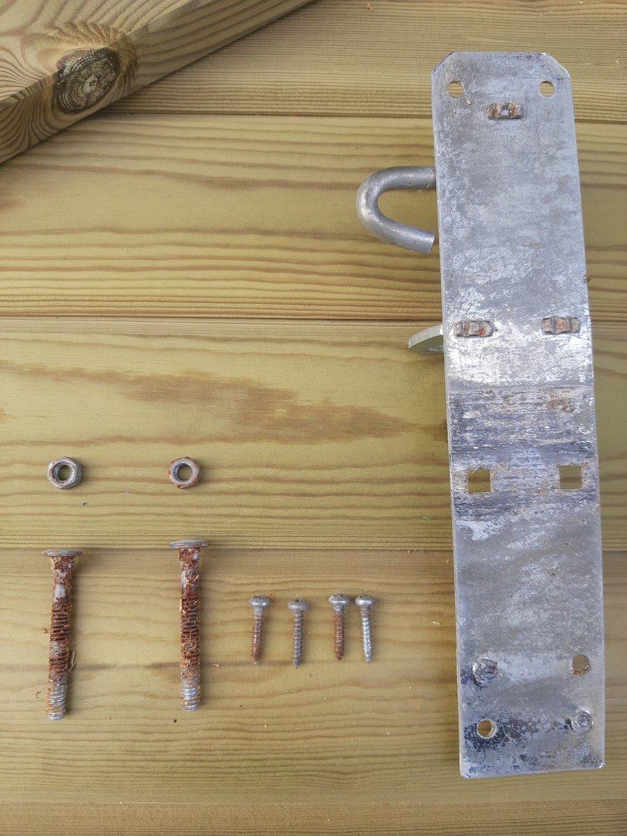 oilcanfinish's tweet image. Not all exterior hardware is equal. 

This Brenton Bolt was advertised as Galvanised and purchased online by the client. 

This brenton bolt was taken our of its shrink wrap packaging and installed 8 weeks ago. 

#gatehardware #gatelocks #galvanised