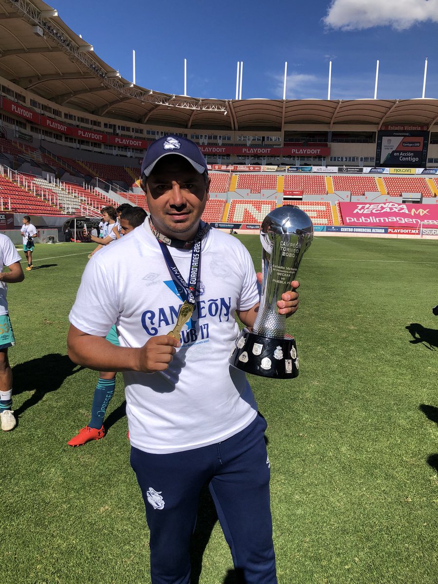 JCCG11's tweet photo. El futbol te regala experiencias inolvidables, no sólo como jugador, sino también ahora como Director Técnico.⚽️

Gracias @clubpuebla y @clubpueblafem por abrirme las puertas en esta nueva etapa como D.T. y permitirme crecer profesionalmente, nunca lo olvidaré. https://t.co/7PPBEfP8WA