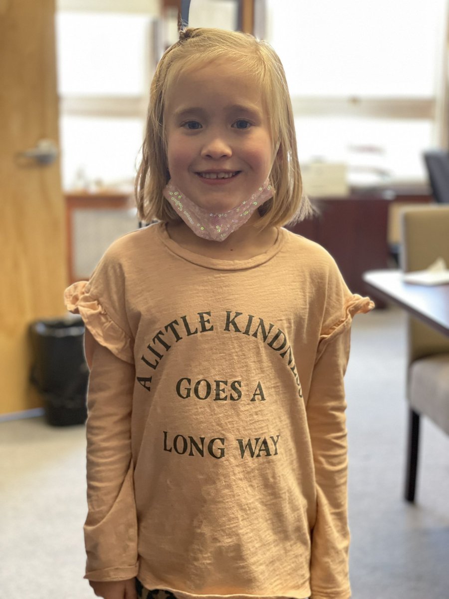 Piper was nominated as a Model Riverdale Community Member for sharing her umbrella with another student on the way into school. When she came for her good news phone call home, she was wearing this shirt. Sums Piper up PERFECTLY!
#kindness <a href="/DedhamSchools/">Dedham Public Schools</a>