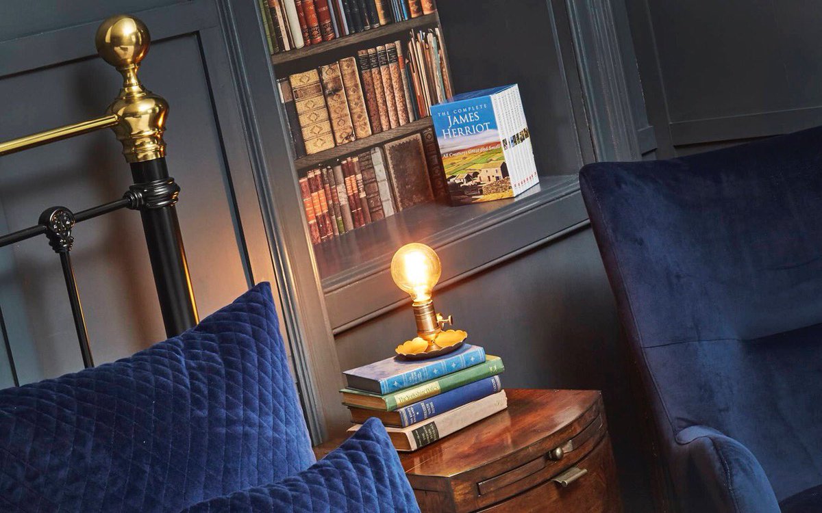 thehouseathawes's tweet photo. Love The Library bedroom, @qualitytourism 5 star all the way. Celebrates all that is good about #YorkshireDales with a nod to @jamesherriot @AllCreaturesTV including fab bedsides lights by @Stirring_Silver @BandBassoc @Welcome2Yorks https://t.co/UWIkCqvgN6