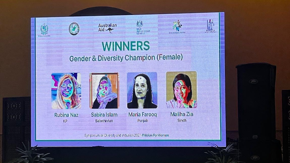 asim_minahil's tweet photo. My superstar lawyer friend @mariafsheikh just received an award!! it’s a v small token of appreciation for all that she does (two-finger test petition, advice on harassment, diversity trainings etc.), but she’s in the company of fearless women who are just getting started! https://t.co/7VmdV7GaGv