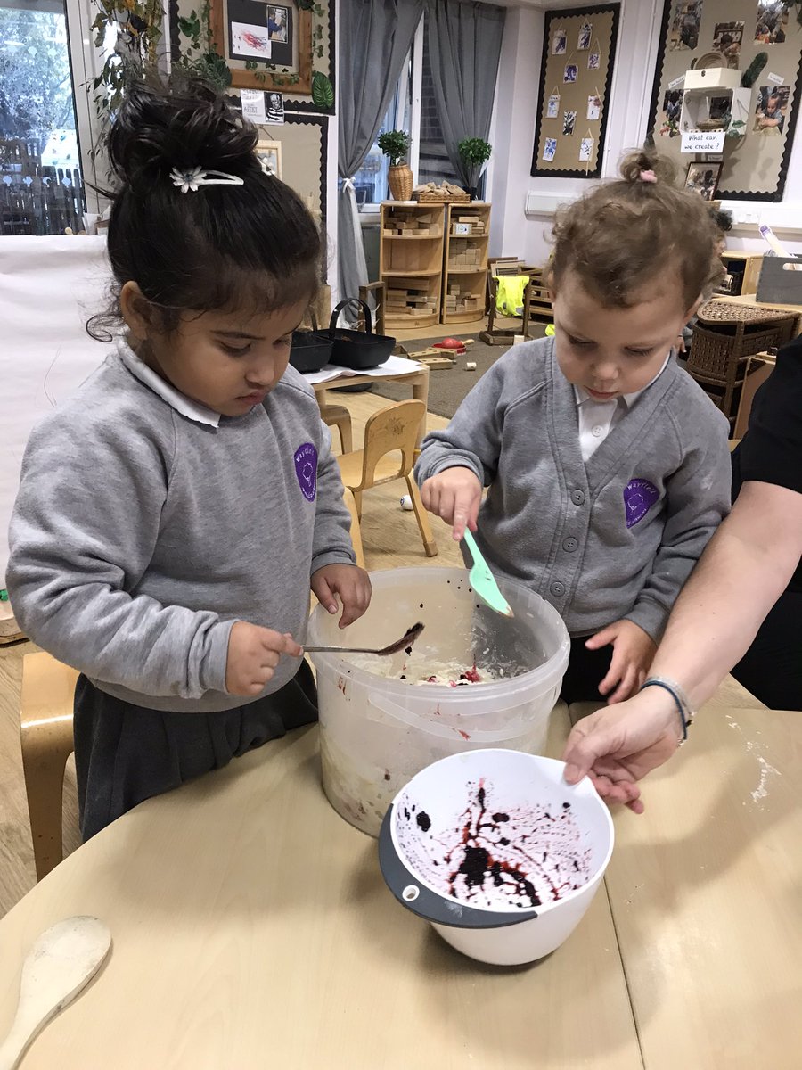 Mrs Fletcher Wayfield Primary School 2 Year Olds tweet media