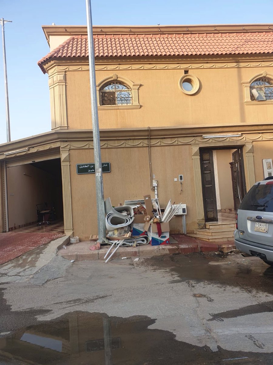 newa8ar's tweet photo. دور ارضي للايجار حي طويق 
شارعين مساحته ٤٨٠م

٣ غرف نوم وحده ماستر - ٤ دورات مياه 
مشب - مجلس - مقلط - مجلس نساء - صاله - مطبخ - مدخل سياره
عداد كهرب مشترك

سنوي ٢٨ ألف شامل الماء 
شهري ٢٥٠٠ شامل الماء 

جميع الخدمات متوفره قريب

 #الزعيم_العالمي #الرياض_الان #النصر #دور_للايجار https://t.co/jae2BYoQKG
