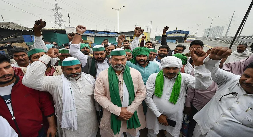 rajpathtv's tweet photo. कृषि कानूनों की वापसी पर कैबिनेट की मंजूरी, बोले राकेश टिकैत; जारी रहेगा आंदोलन
#centreofficiallyrepealthethreefarmlaws #farmlawsrepeal #farmlawsrepealbill #farmlawsrepealnews #kanganaranautonfarmlawsrepeal #modirepealsfarmlaws #NationalNewsinHindi
https://t.co/Kx358vFpXJ https://t.co/eKosp08ZX0