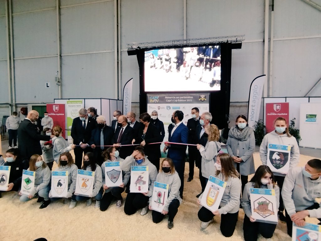 Caprinov's tweet photo. Le salon #caprinov2021 a officiellement ouvert ses portes avec l'inauguration de la première édition de #capricup qui met en compétition différentes écoles agricoles dans plusieurs épreuves en rapport avec la filière caprine.
#FondationXavierBernard https://t.co/MR5b0Dv7AQ