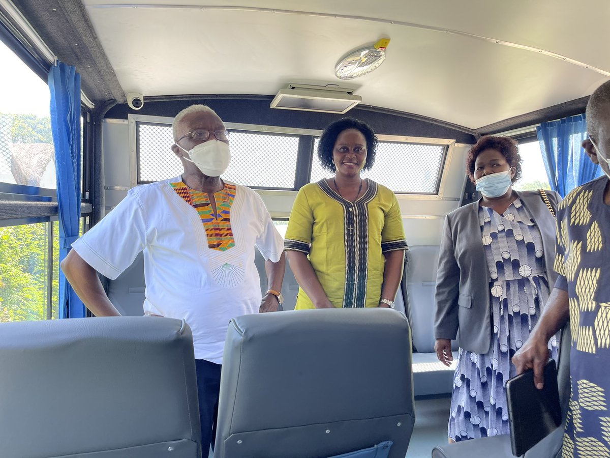 ugwildlife's tweet image. The BoT #UWA held a meeting @MTWAUganda Minister Hon. Rtd. Col. Butime Tom and later assessed the tourism experience at Mweya’s boat cruise. They also had an evening game drive at Kyambura to assess tourism development in the area. #conservation #wildlife