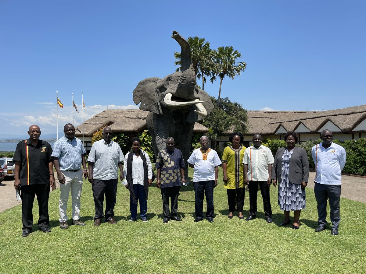 ugwildlife's tweet image. The BoT #UWA held a meeting @MTWAUganda Minister Hon. Rtd. Col. Butime Tom and later assessed the tourism experience at Mweya’s boat cruise. They also had an evening game drive at Kyambura to assess tourism development in the area. #conservation #wildlife