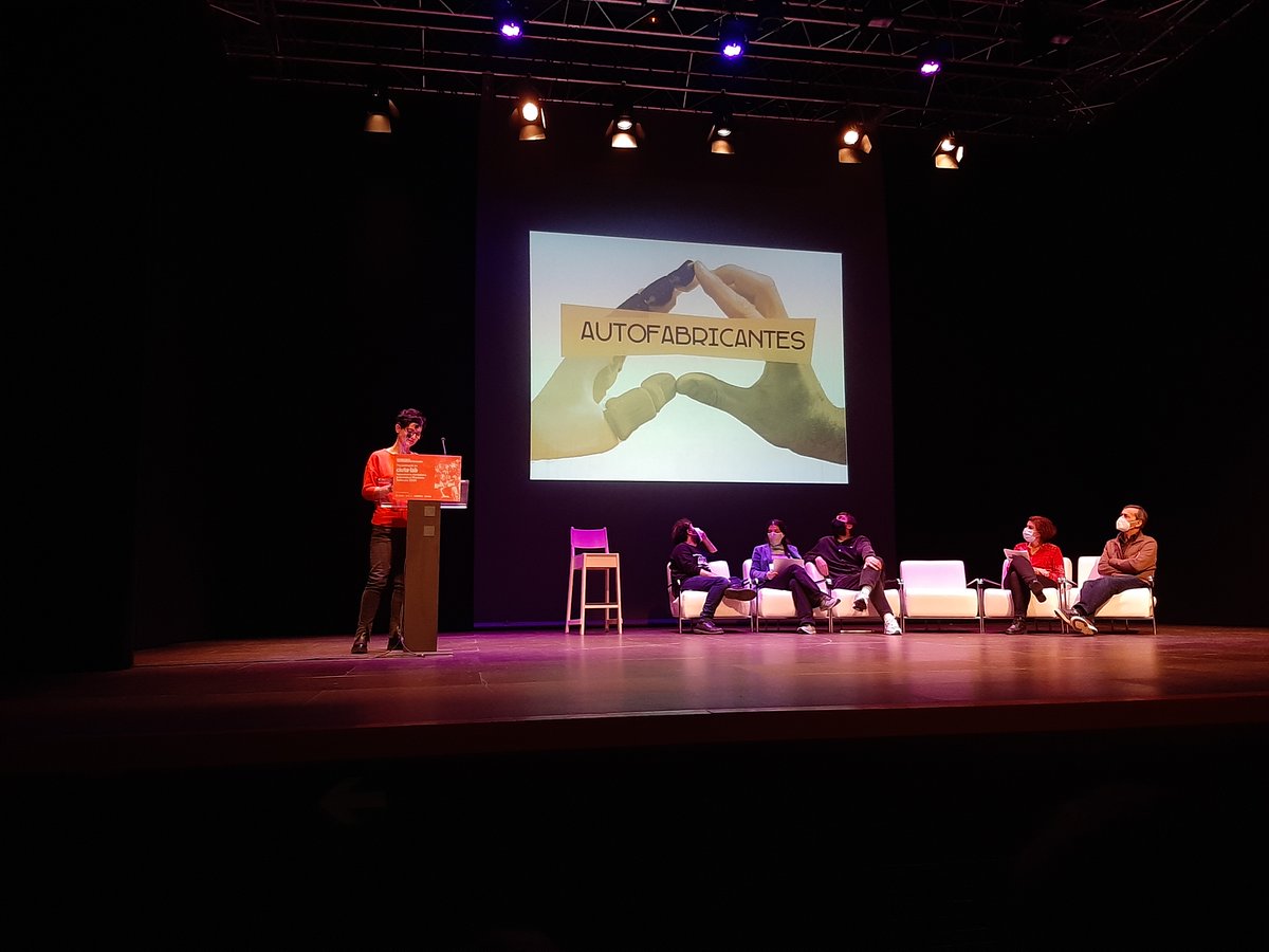 vlcinnovation's tweet photo. LAB🔴Laura Fernández, de @medialabMM, presenta el proyecto #Autofabricantes, un proceso de búsqueda de nuevos avances teóricos y técnicos en la autofabricación colectiva de prótesis. #Ciutalab #MissionsValència #LaboratoriosCiudadanos https://t.co/FeLgQeRt7q