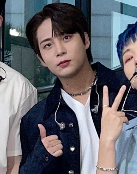 ؘ (@cjongholooks) on Twitter photo 