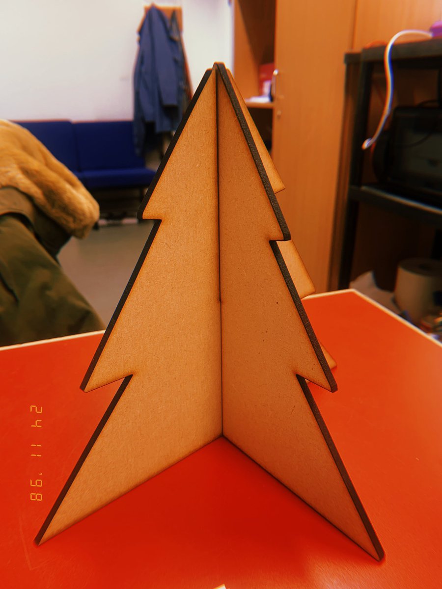 FHS_DANDT's tweet photo. It’s our Expressive arts showcase tomorrow night! Here’s a preview of some of the items made by FHS DT that will be on sale there! Get your tickets on ParentPay now! #expressivearts #crafting #fhsandproud #gifts #christmas2021 https://t.co/x4alEPQZUR