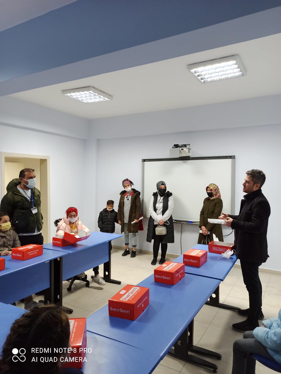 YapTavsanl's tweet photo. #YENEP projemizin oryantasyon faaliyetleri 5. sınıflarla devam etti. İşinden ve çocuğundan zaman artıran, dersi bitmiş olsa dahi atölyelerimizde çocuklarımız ve velilerimizle birlikte olan #YENEP Gönüllü Öğretmen ailesi ve tüm öğretmenlerimizin günü kutlu olsun. @VELIOGUZ, https://t.co/CqP2rIsozR