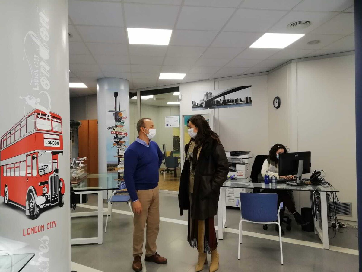 TurismoAND's tweet photo. 💻💪🏻La digitalización del sector es clave para generar nuevas oportunidades tras la pandemia
✈ DT en #Huelva @angeles_muriel ha visitado la agencia de viajes @atlantour
📌 Ha sido beneficiaria de 15.000€💰 de #ayudas #Pymetic de @TurismoAND para la implantación de tecnologías https://t.co/1Qx7JtKrWC