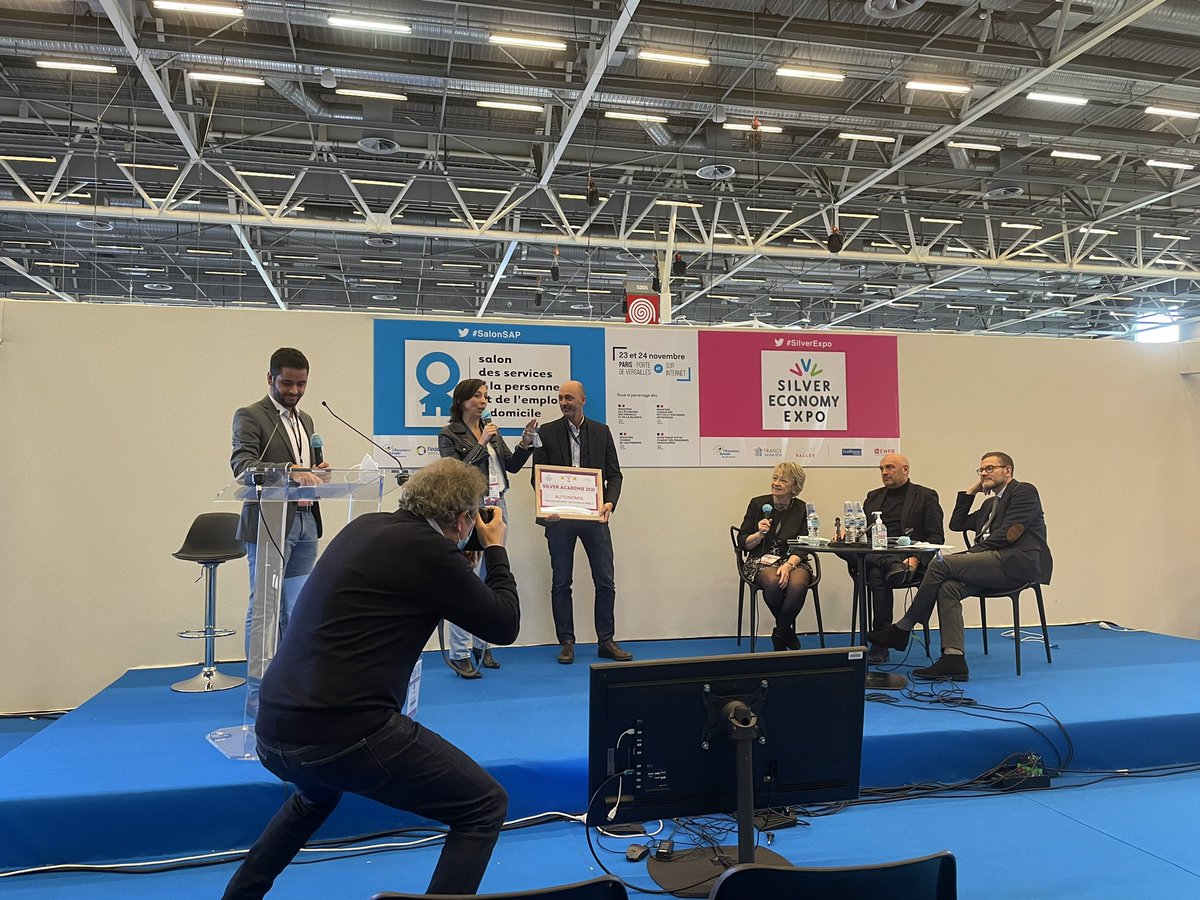 Bluelinea tweet media