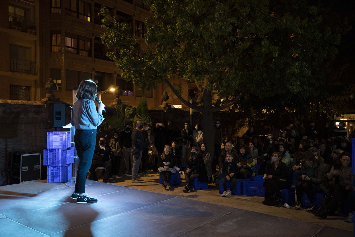 laexprimidora's tweet photo. El último PechaKucha Night Castelló 🎤🍋 reunió a grandes talentos del diseño y la creatividad de la provincia.
Gracias a todxs lxs que lo hicisteis posible, a lxs ponentes, a las mandarinas de #CoopSantJosep y @VallfrutSpain 🍹🍊 y por supuesto gracias a @ecolesaules 👏💛 https://t.co/tAv7qTSPP0