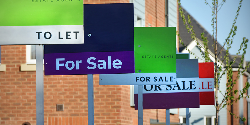 HCRlaw's tweet photo. Laura Upshall takes a look at the problems faced by leasehold sellers and buyers when it comes to ground rent, and what new changes could mean for them:

https://t.co/mZFNgQENLB https://t.co/afn3YREf8j