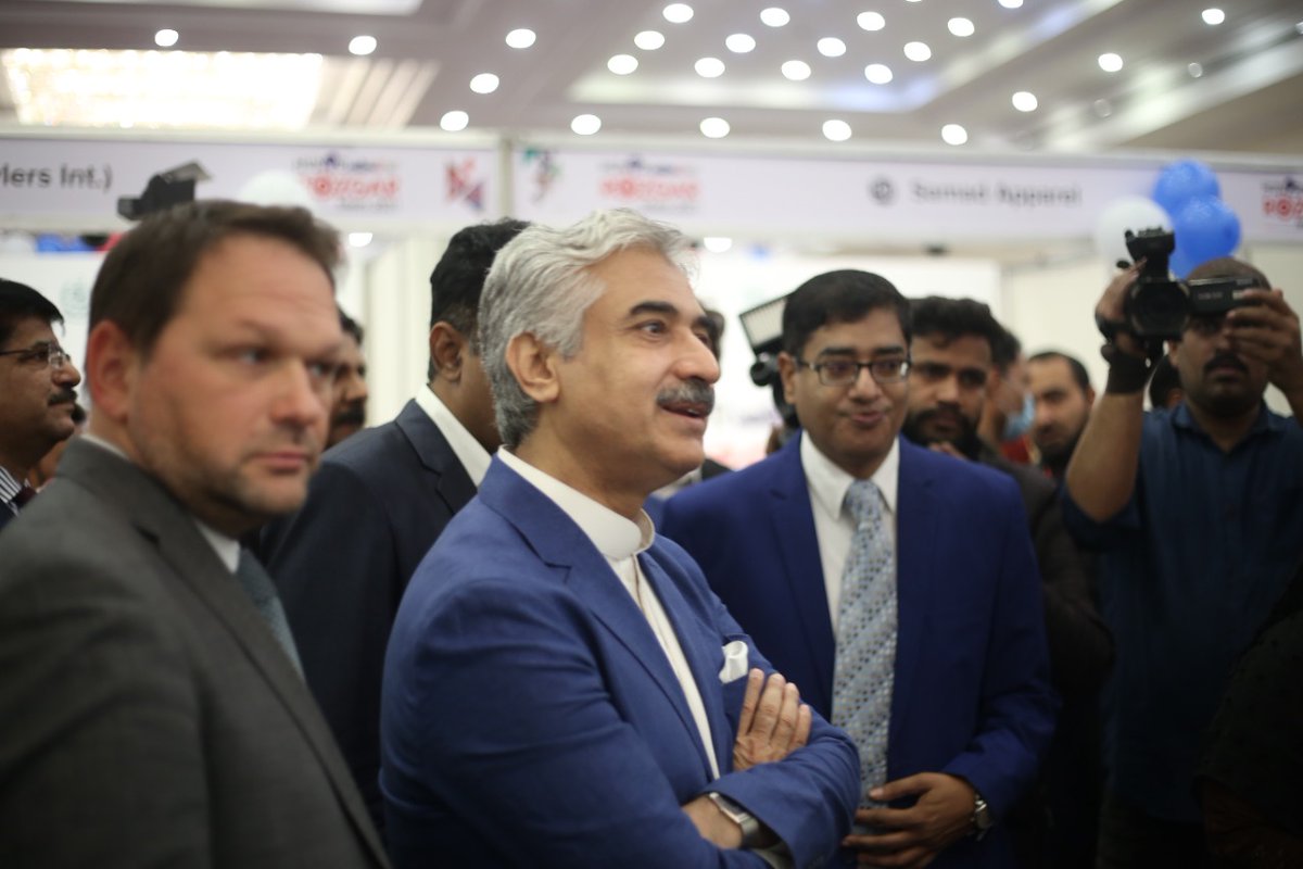 PVTC_Official's tweet photo. It was a wonderful experience for 400 #PVTCGraduates to get the real-life experience of interviews and recruitment process in Industry as well as to submit details for recruitment against 1400 job openings during the #HunarRozgarMela2021 in Lahore.
3/3 https://t.co/8sdLbXHooG