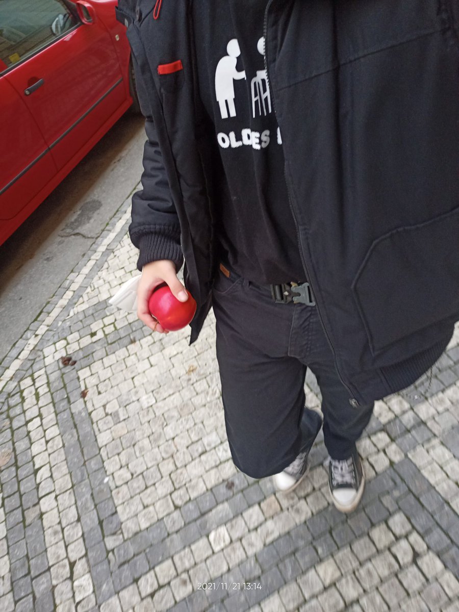 outofcontextcz6's tweet photo. @S1ndyyy Vypadám jak shinigami lol
Tri��ko ze sekáče 80
Kalhoty Wrangler 350 nebo tak
Converseky 2k
Bunda cesky dráhy ze sekáče 100
Pásek Custom https://t.co/tBWKpI18kK