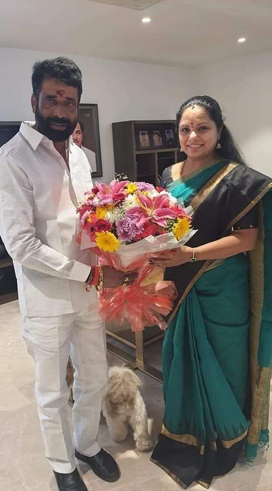 ReddyGinnaram's tweet photo. నిజామాబాద్ స్థానిక సంస్థల ఎమ్మెల్సీ గా , ఏకగ్రీవంగా ఎన్నికైన గౌ ,, శ్రీమతి కల్వకుంట్ల క���ిత గారికి హృదయ పూర్వక శుభాకాంక్షలు https://t.co/pStQ98mwNv