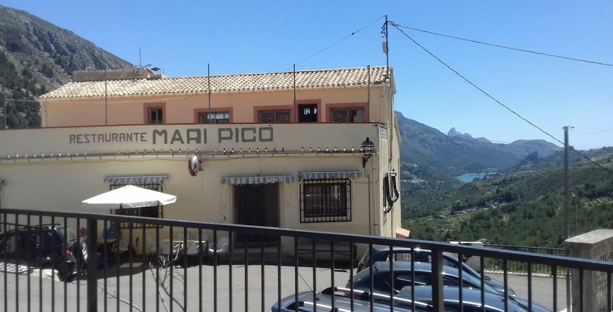 DescubreAbdet's tweet photo. El restaurant Mari ha tancat definitivament les portes 😢 després de més de 35 anys donant servei a la vora de la plaça. Hui contem la seua història 👇 https://t.co/QXWV7518Lf