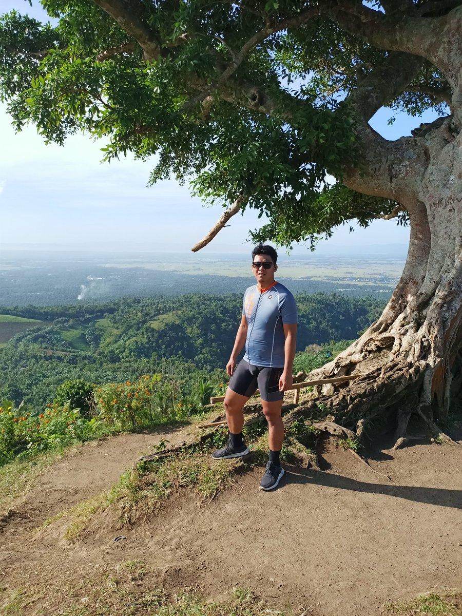 JoebelFlorida's tweet photo. All Soul's Day Ride 🚲 🚴 🚴♂️ 🚵 🚵♂️ 💪
#CenturyTree
#AntipoloBaao
#LaspagLodi https://t.co/jtpj2hGhtS