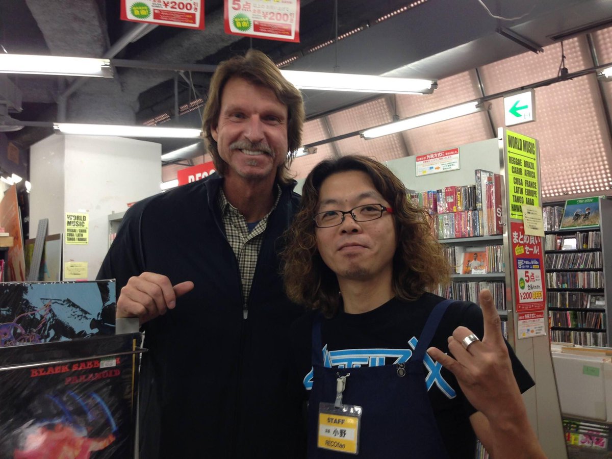 666trooper2's tweet image. 7年前の本日、はるかに見上げるメジャーリーグレジェンド様に出会えた日🌹
一生の御宝です。
#randyjohnson #ランディジョンソン #メタル好き #recofanにて