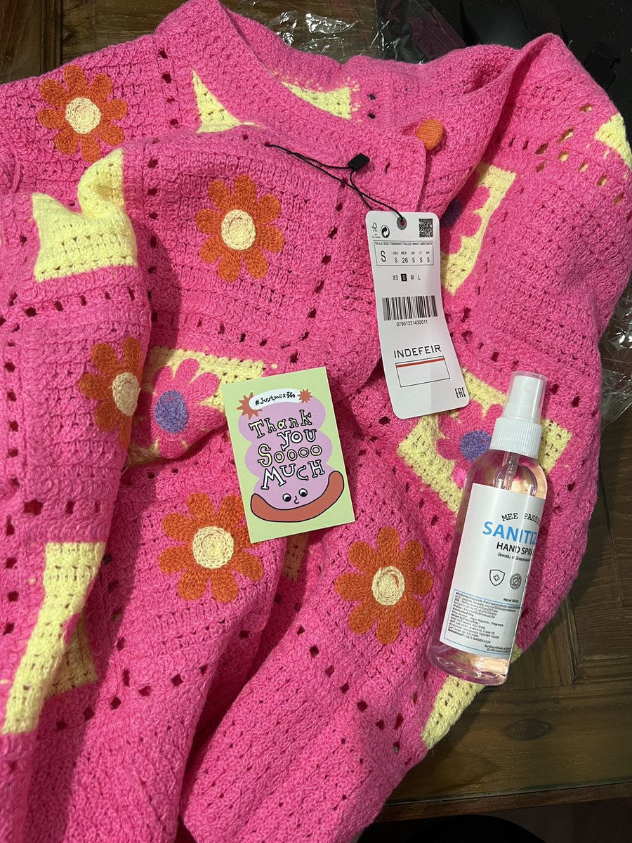 ได้รับเสื้อแล้วงับ สีสวย แจ่มใสมากเยย น่ารักมากๆ 🌈💓 มีสเปรย์แอลกอฮอล์แถมมาด้วย #justmiixรีวิว