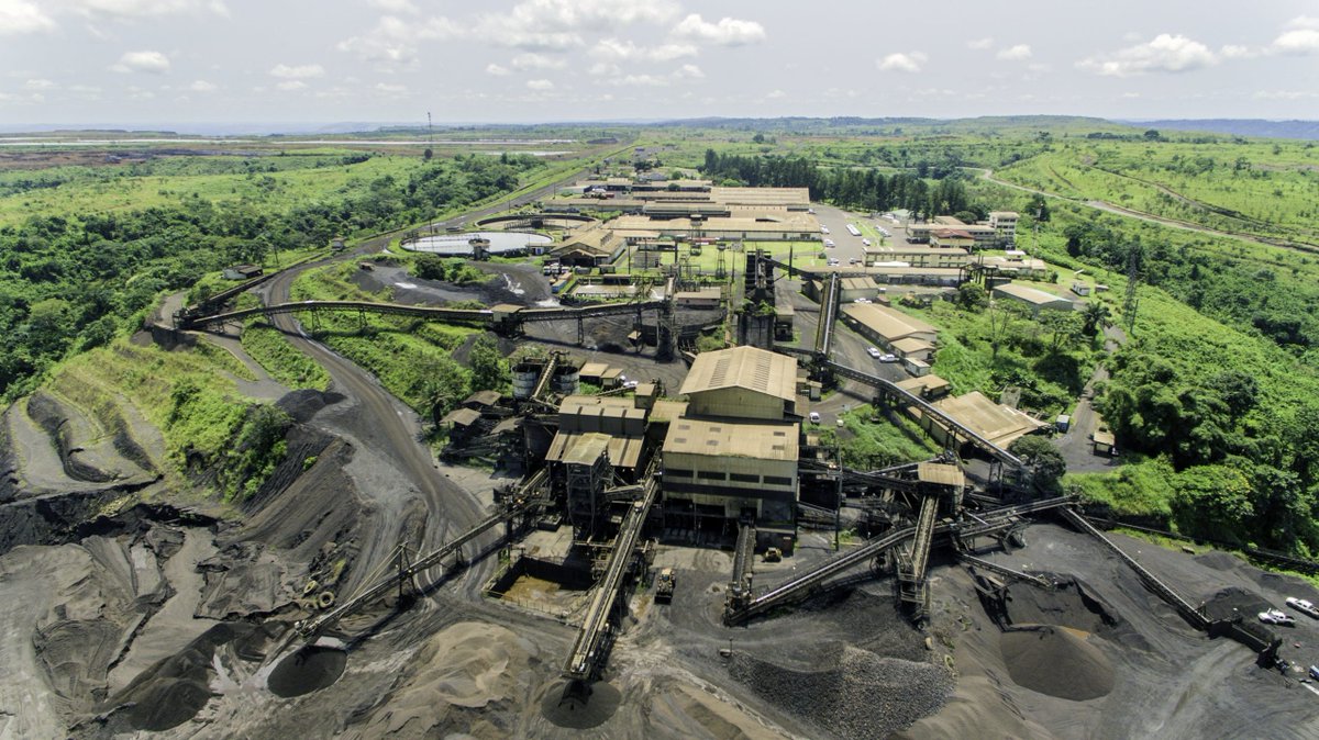 im_mining's tweet photo. China's Shanghai #Zhenhua Heavy Industries, also known as ZPMC, has a new contract from @GroupeEramet's #Comilog #manganese mining ops in #Gabon to supply #bucketwheel #stacker-#reclaimer systems both to the Moanda minesite & the export facility at Owendo https://t.co/ckeGCXeRG0 https://t.co/y5p7sokAyR