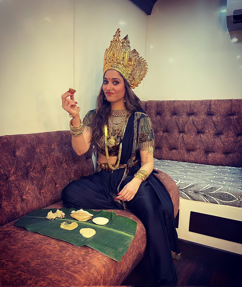 telugupicture's tweet photo. That is Maha Lakshmi 😍
Goddess @tamannaahspeaks lunch Break be like 🍱 

#TamannaahBhatia #F3Movie #BholaaShankar https://t.co/Y3rmRrXZIP