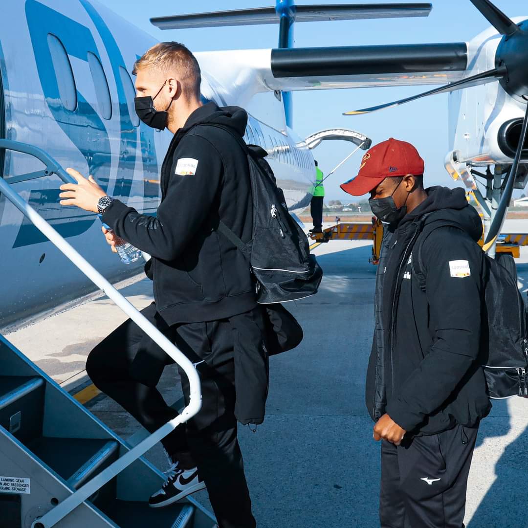 fclubsuedtirol's tweet photo. In viaggio verso Pescara con SkyAlps 🛫
Alle ore 17.30 si giocano i quarti di finale di Coppa di Serie C a Teramo 🏆
#FCS #FCSüdtirol #Whitereds #SerieC #CoppaItalia #CoppaItaliaSerieC #passion #TERFCS #TeramoFCSüdtirol #PassioneBiancorossa #24novembre https://t.co/vVmz4HwZAN