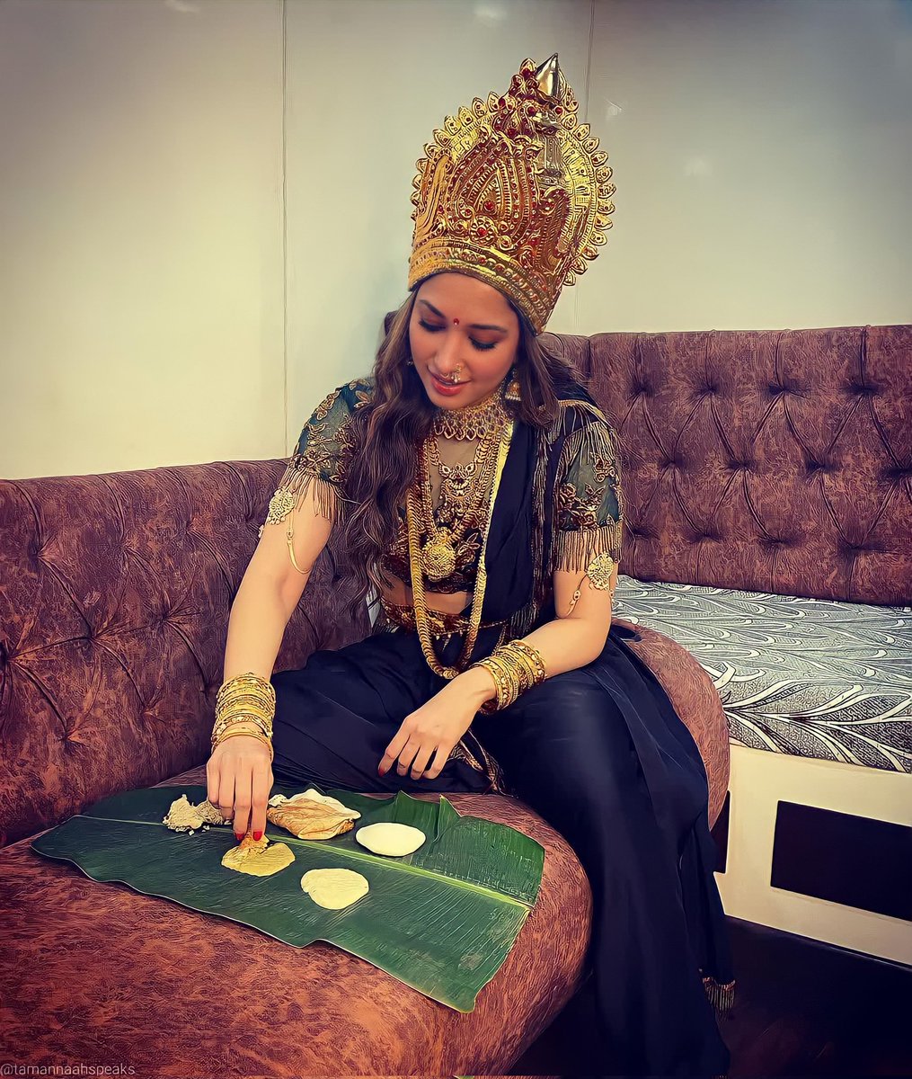 telugupicture's tweet photo. That is Maha Lakshmi 😍
Goddess @tamannaahspeaks lunch Break be like 🍱 

#TamannaahBhatia #F3Movie #BholaaShankar https://t.co/Y3rmRrXZIP