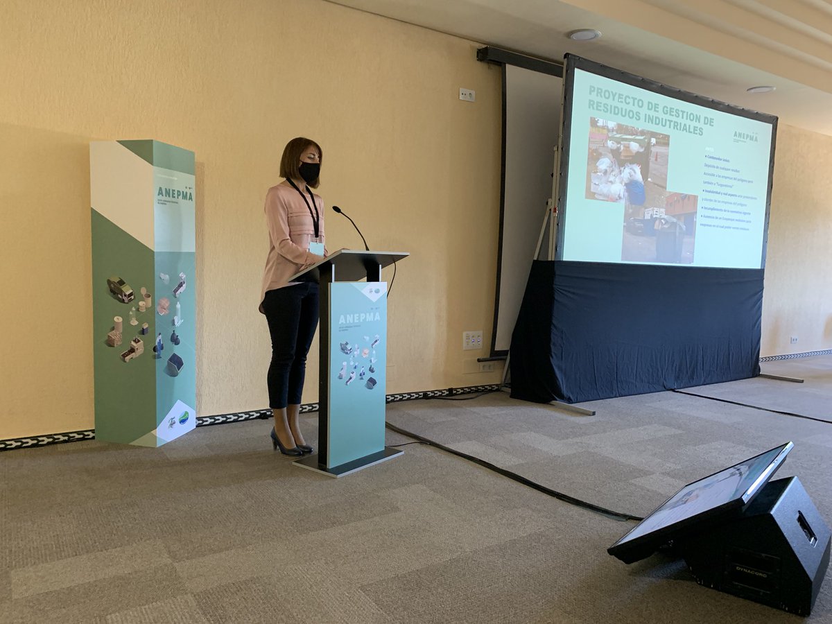 EspacioAnepma's tweet photo. Sesion en #jornadaAnepma 2021 sobre transformación digital y nuevas tecnologías en la gestión y recogida de residuos con @LymaRedsocial @MOVISAT_es @MOBASPAIN y #citisend En @ayto_chiclana y con la acogida de @chiclananatural https://t.co/NP6tINvcbr