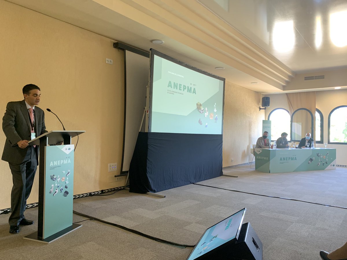 EspacioAnepma's tweet photo. Sesion en #jornadaAnepma 2021 sobre transformación digital y nuevas tecnologías en la gestión y recogida de residuos con @LymaRedsocial @MOVISAT_es @MOBASPAIN y #citisend En @ayto_chiclana y con la acogida de @chiclananatural https://t.co/NP6tINvcbr