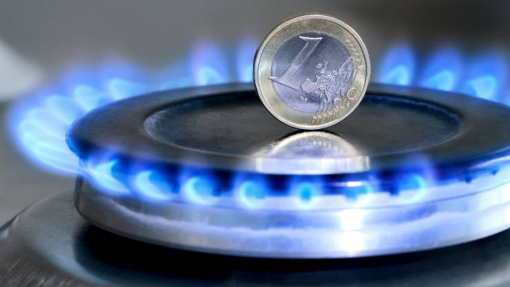 ESupermarche's tweet photo. ⚡ #Énergie News - 24/11/2021
Sans l'intervention du gouvernement, c'est une hausse de 42% du prix de l'énergie que les consommateurs auraient subie au 1er décembre ❄️💸

Lire l'article complet 👉 https://t.co/rmne8tiuKH

#EnergieSupermarche #Newsoftheday #Moneyvox https://t.co/pyIxdCD3Zu