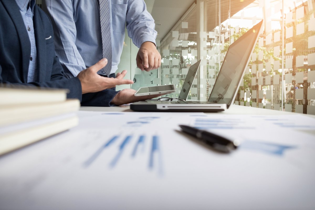 STAFFSL's tweet photo. Nuestra #AsesoríaFinanciera ayuda a empresarios y particulares a: 
 
🔍 Descubrir sus necesidades financieras
📊 Y analizar sus circunstancias particulares
👉 Para llevar a cabo recomendaciones de inversión

¿Te interesa este servicio? ¡Infórmate!
➡️  https://t.co/Tt5VbVgxxc https://t.co/Vw5m4x8gOm