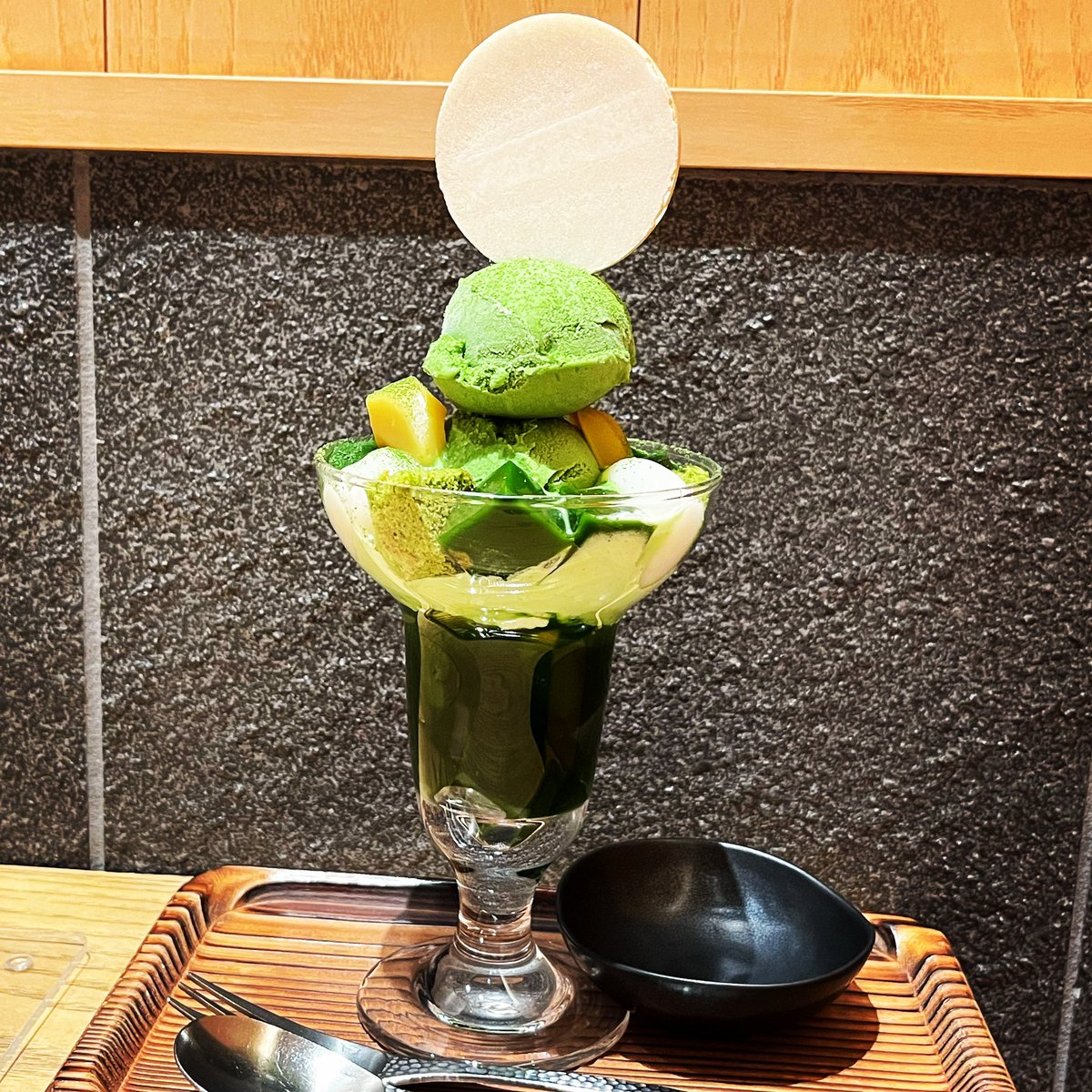 tateomif's tweet photo. 今日のおやつは、抹茶のパフェです。
I had a matcha parfait for today's snack.

#Hibiya #日比谷 #tokyomidtownhibiya #東京ミッドタウン日比谷 #Hayashiya #林屋 #林屋新兵衛 #林屋新兵衛日比谷店 #parfait #パフェ #matchaparfait #macchaparfait #抹茶パフェ https://t.co/AcIKUfoqvL